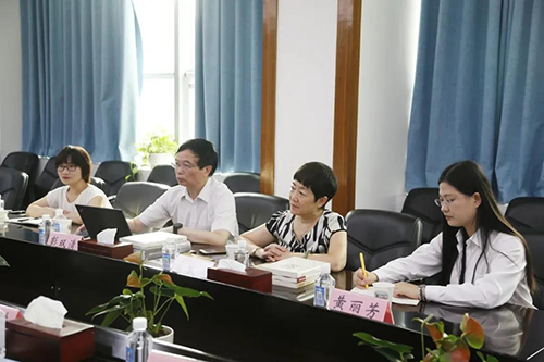 人生就是博临床前研究副总裁兼机构负责人彭双清教授，药效部执行主任董文心，药代安评项目负责人龙娜等