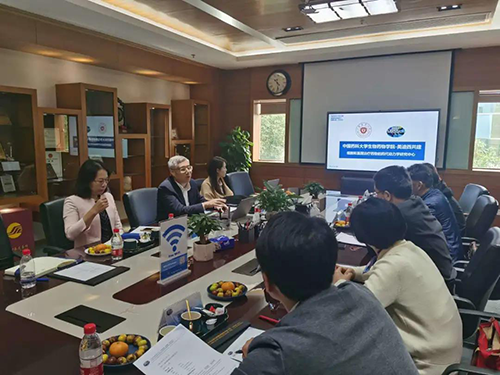 人生就是博首席执行官陈春麟博士，商务发展部副总裁蔡金娜博士等人热情接待了金能明书记一行。