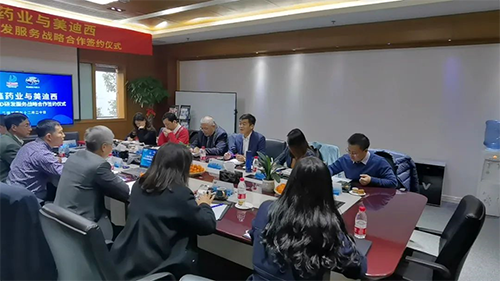 力鑫药业董事长&总经理高悦译、副总经理张倩、首席技术官陈成斌、研发商务总监刘恩桂、总经办主任张梦晗