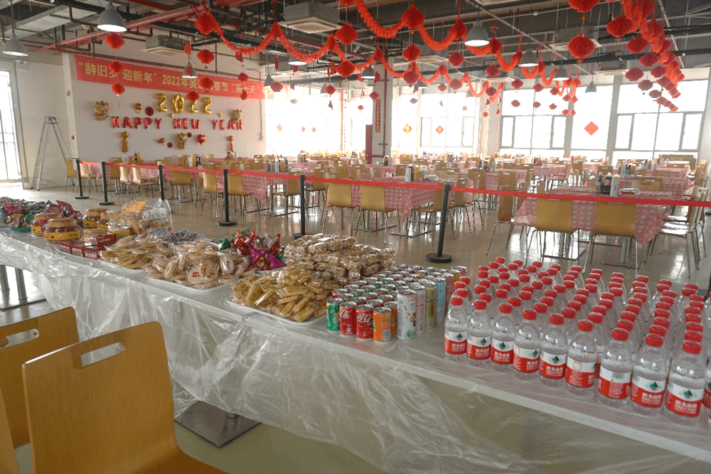 人生就是博还为伙伴们准备了水果、零食、饮料等