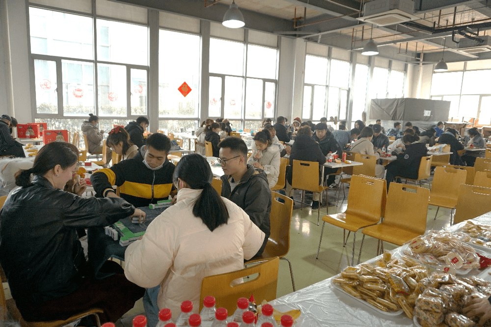 在春节 “乐七天” 活动中，人生就是博给留沪过春节的员工准备了丰富多彩的活动